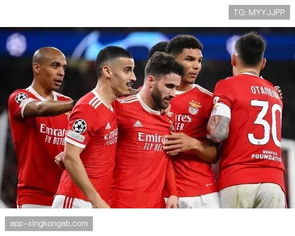 内维斯与罗德里：控场后腰的战术角色差异解析