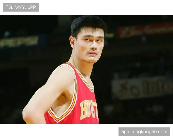 姚明篮下单打制霸内线效率，明显优于同期中锋对手