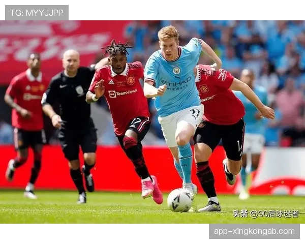 曼城进攻结构的变化：从中路集中策略到战术调整，影响赛季争冠走势