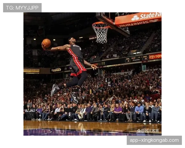 理查德森无球跑动拉开空间，三分效率超同期得分手